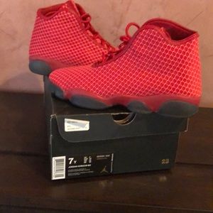Jordan Horizon Red